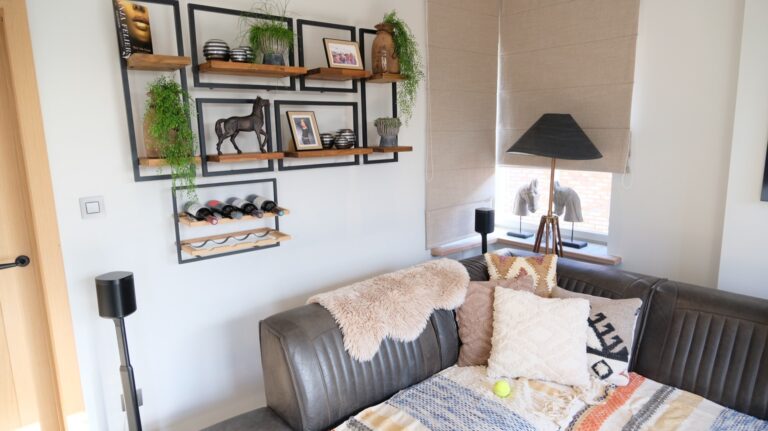 SONOS-luidspreker bij de zithoek in de woonkamer van een privéwoning te Voorde
